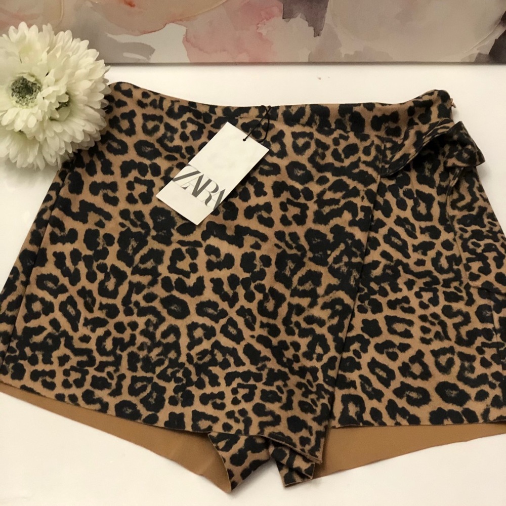 NWOT Zara leopard mini skort/ skirt! Size S
